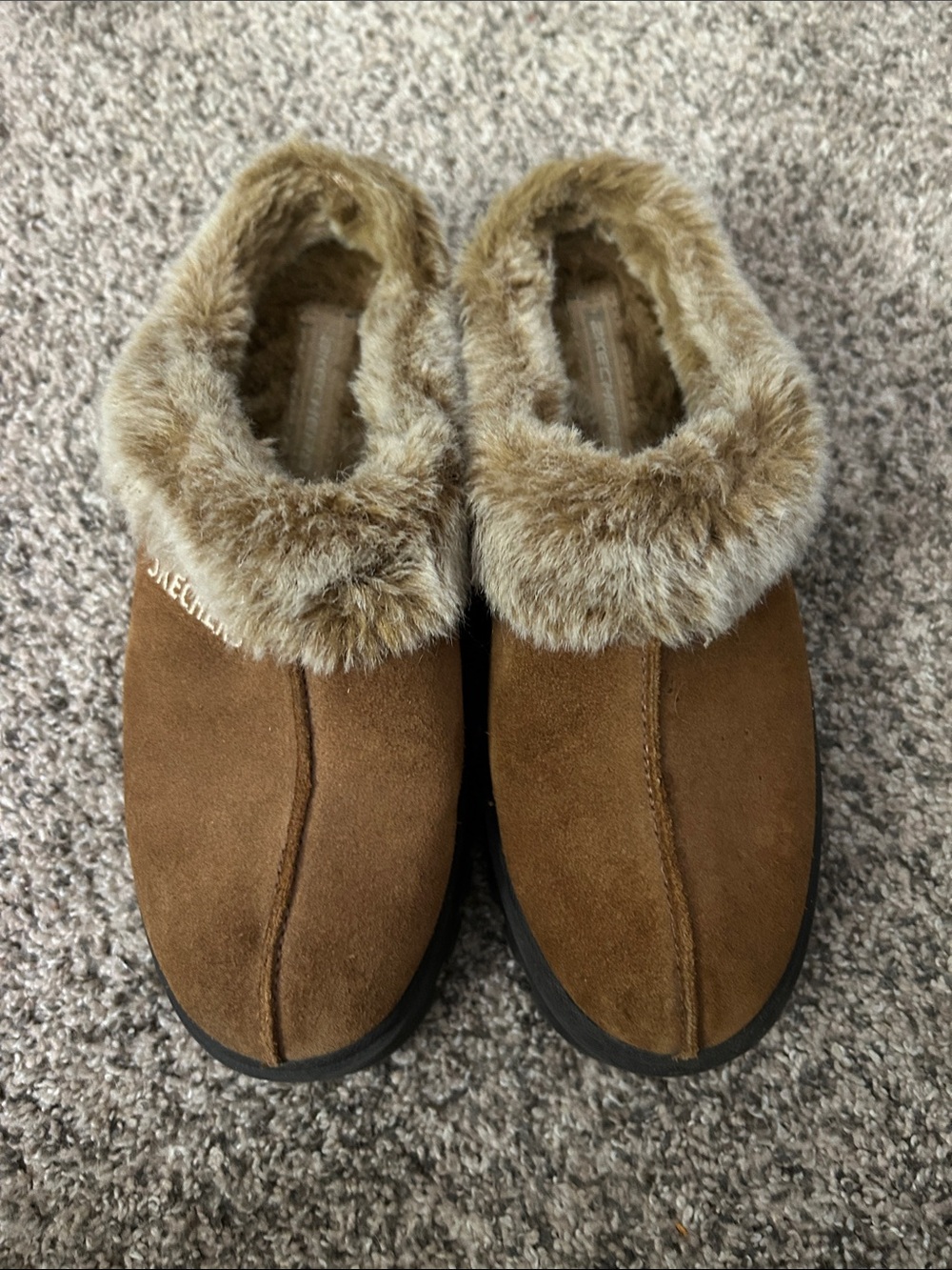 Skechers Shindigs Fortress women's clogs in brown suede with a faux fur lining